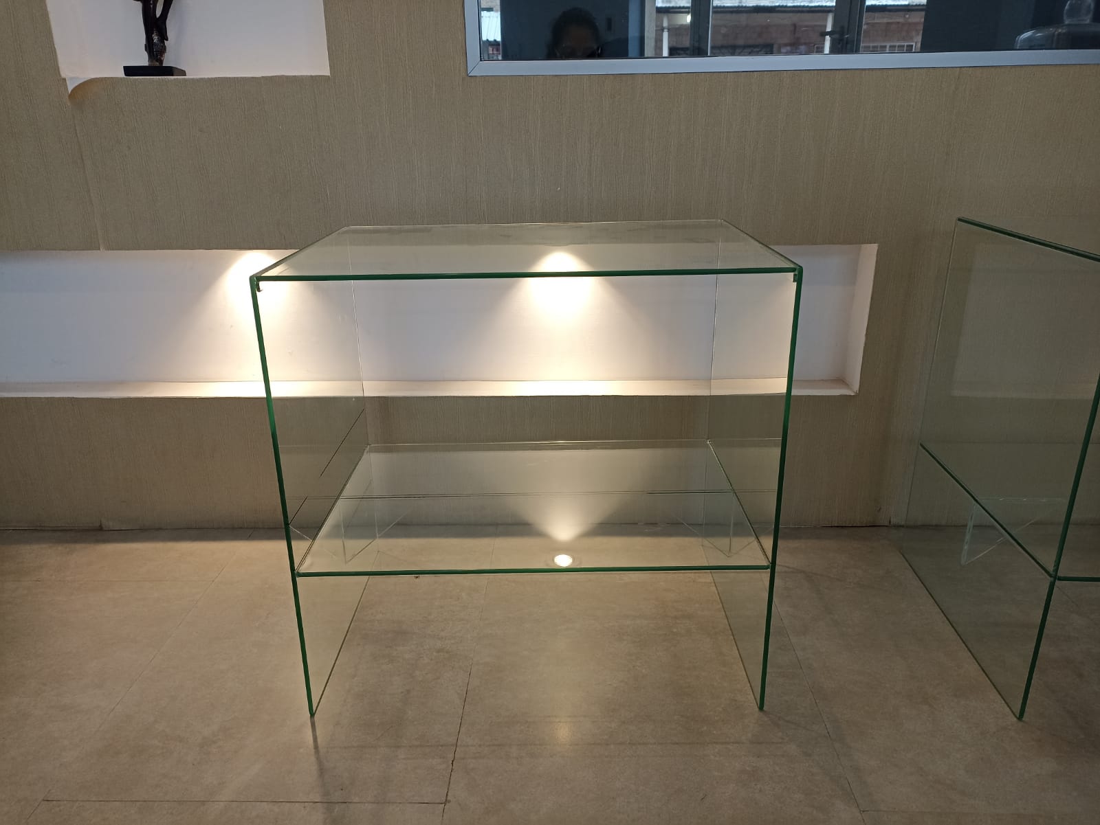 Mesa de vidrio templado curvado de dos niveles hecha a medida — MÁS VIDRIOS