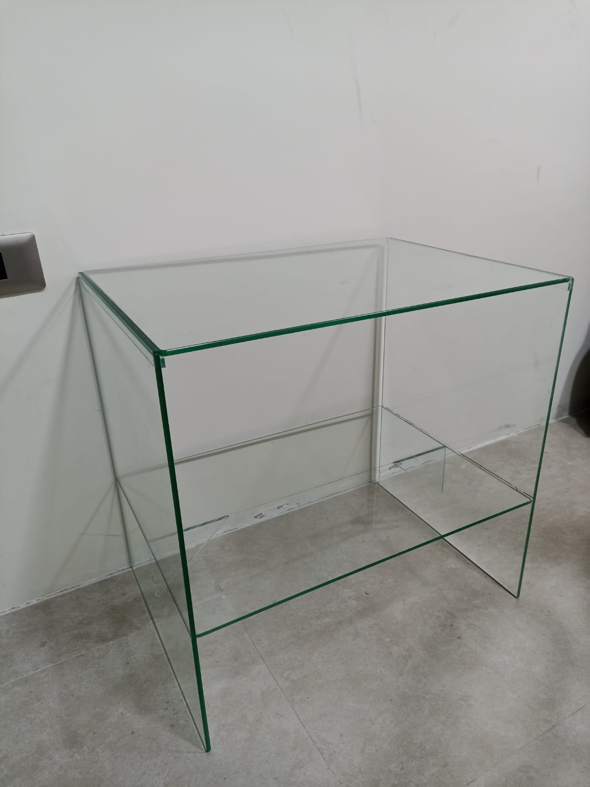 Mueble de vidrio templado curvado a medida — MÁS VIDRIOS